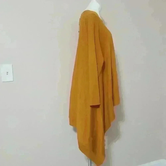 Cyrus Sharkbite Hem Tunic Sweater - Picture 3 of 8